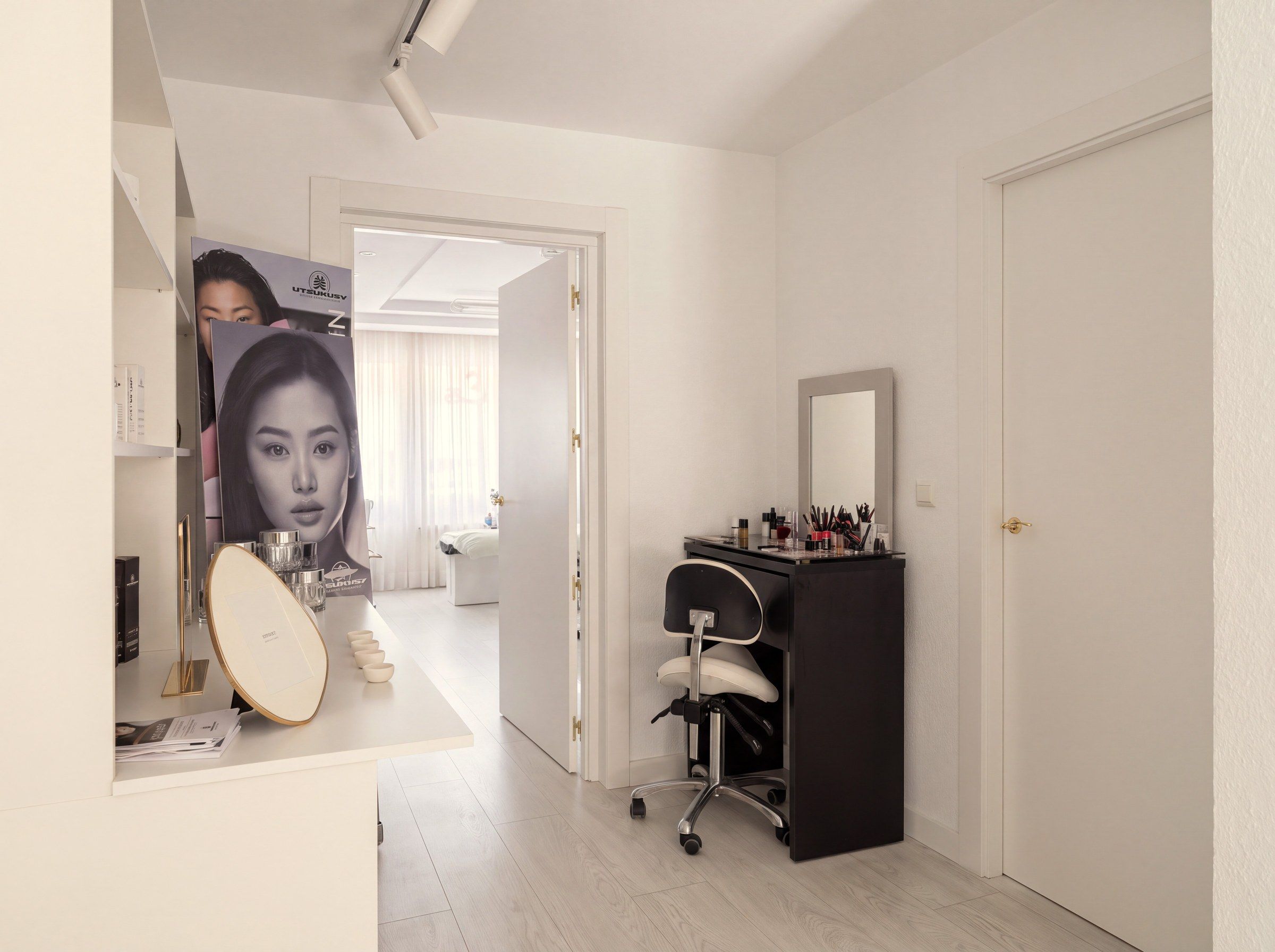 Tocador de maquillaje y cosmética Utsukusy en el centro Ana Pastor